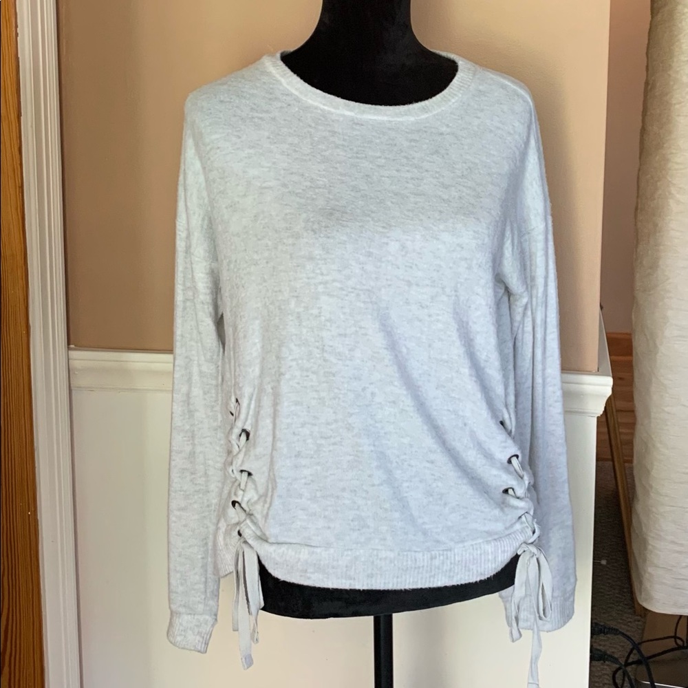 Pink Rose sweater. White with tints of gray. Size Large. Ties at the waist.